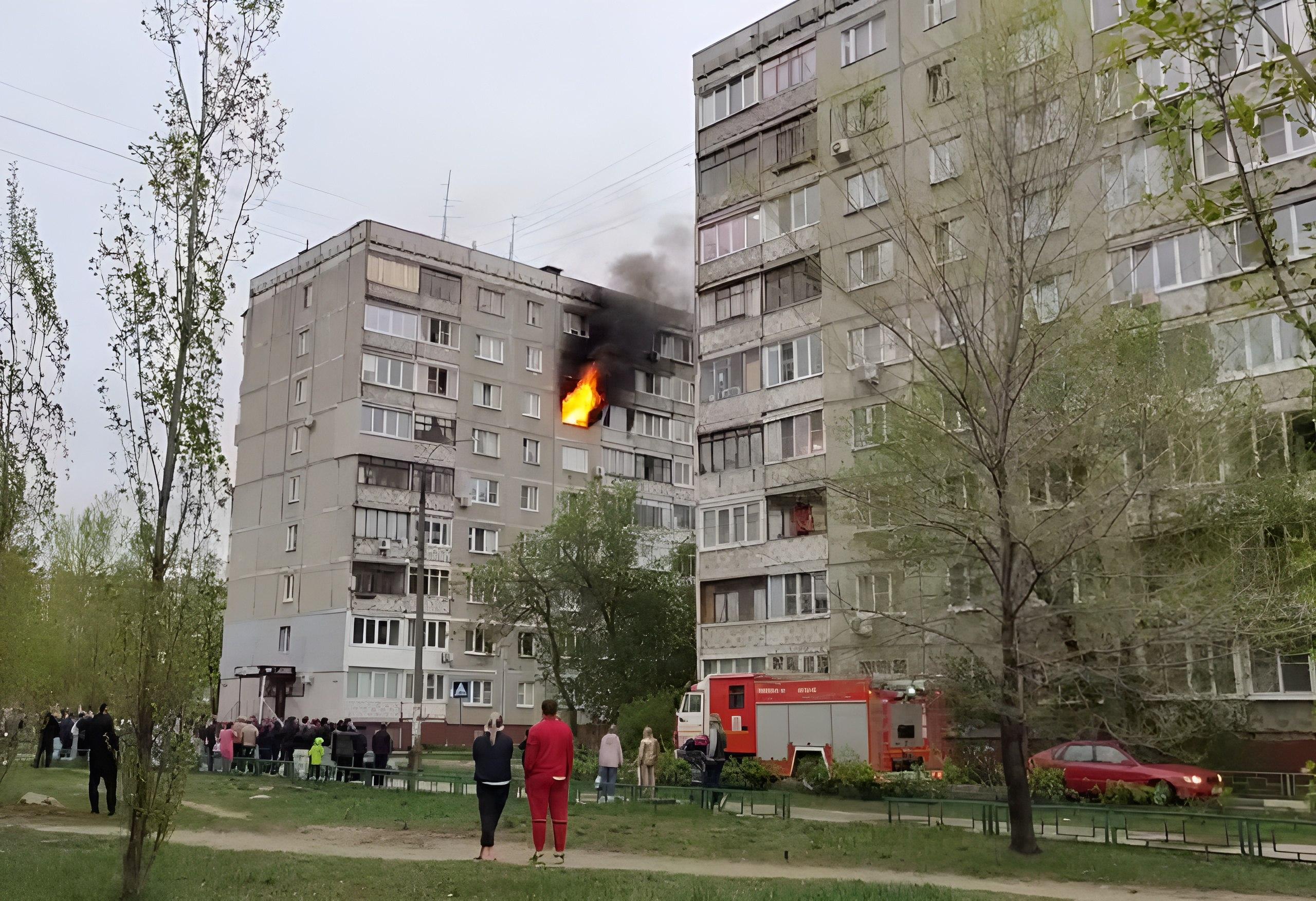 В многоэтажке на Мещере загорелась квартира