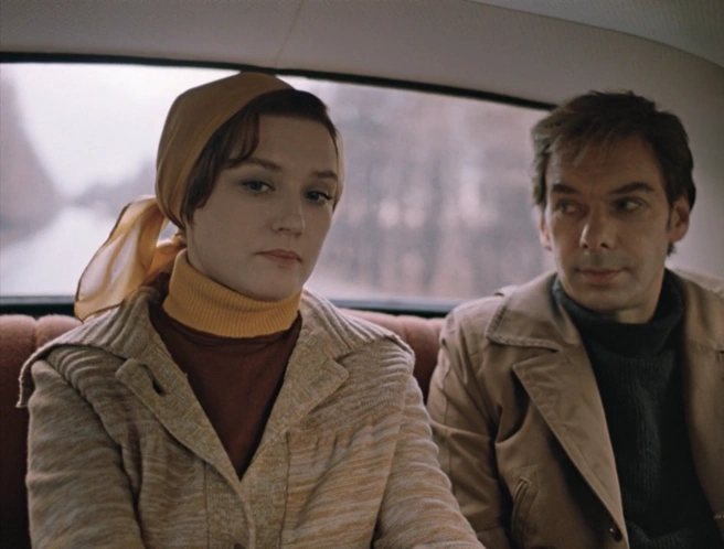 Гоша смотрит на Катю так, будто ответил на все 10 вопросов нашего теста | Источник: кадр из фильма «Москва слезам не верит» (18+), реж. Владимир Меньшов, киностудия «Мосфильм», 1979 год