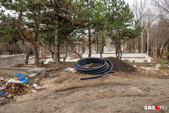 Сейчас территория парка больше похожа на строительную площадку | Источник: Евгений Вдовин / 161.RU