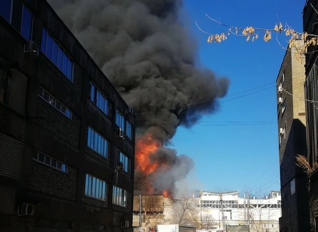 На территории завода в Рязани произошел пожар (видео) | ya62.ru