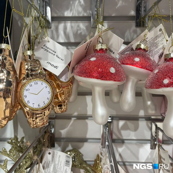 «Ролекс» за 399 рублей надо? | Источник: Алёна Золотухина / NGS.RU