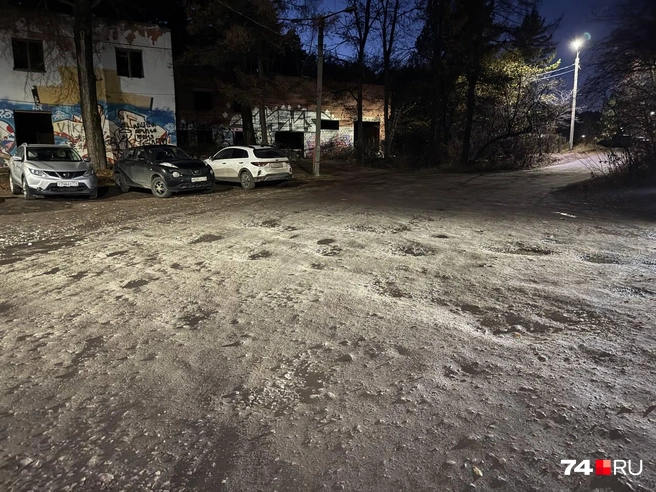 Дорога к лыжной базе ведет вот такая | Источник: читатель 74.RU
