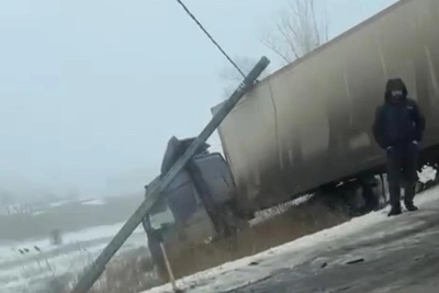 Two crashes and truck jam on newly opened highway near Volgograd
