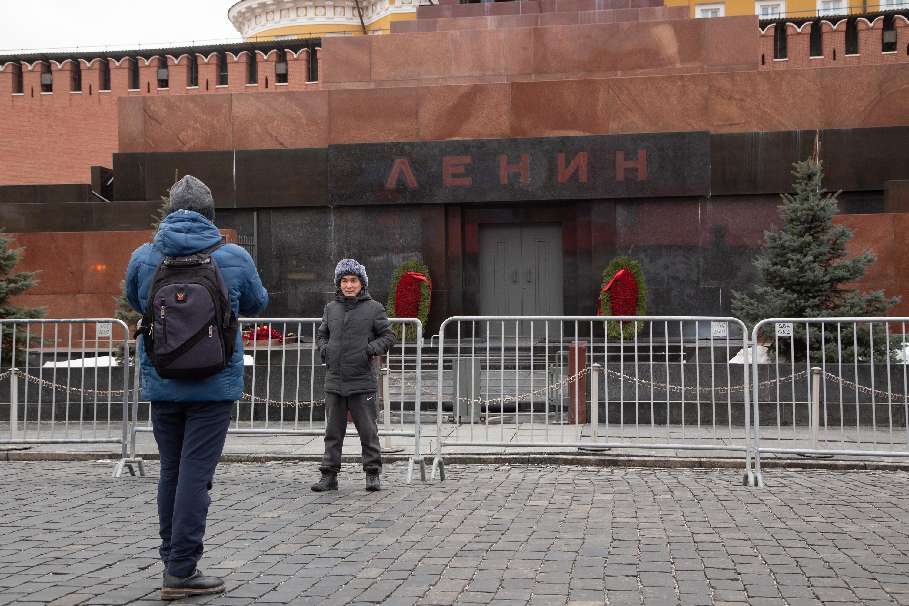 Что происходит на Красной площади перед Днем народного единства: фото, в  Москве закроют Мавзолей Ленина: подробности, режим работы, центр столицы  перекрыли из-за подготовки к празднику - 3 ноября 2023 - МСК1.ру