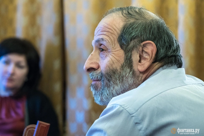 Оснований для сомнений нет? В суде допросят авторов экспертизы об экстремизме в книге Вишневского* | Источник: Михаил Огнев / «Фонтанка.ру»