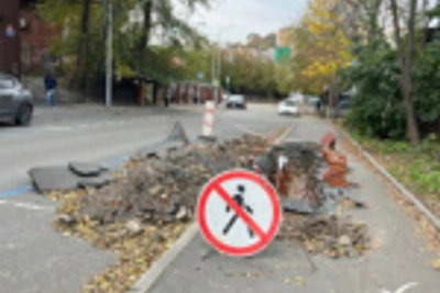 Тротуары на Пограничной и Фонтанной перекопали для ремонта кабеля