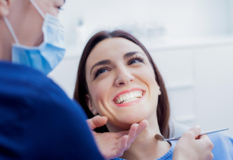 Гнатолог Минко объяснил, как стареют зубы: 4 рабочих способа сохранить их надолго