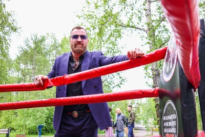 Надратовский открывает барбершоп «Сибирский Конор»