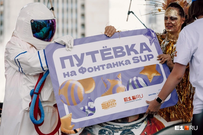 За лучший костюм дарят поездку в Петербург | Источник: Алексей Варзегов / E1.RU