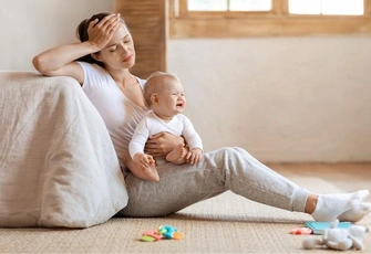 «Бесит, что у мужа с рождением ребенка ничего не поменялось, а у меня — вся жизнь с ног на голову»