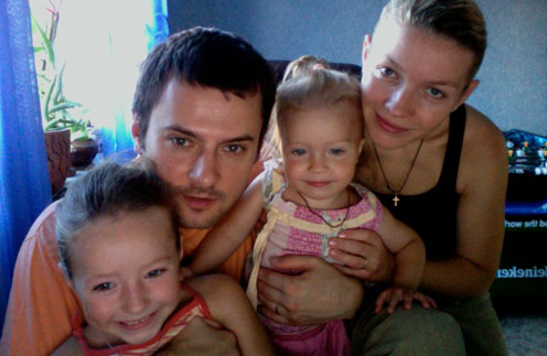 Алексей и Надежда Шельповы с дочерьми Алиной и Ариной