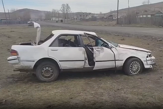 Автомобиль перевернулся в забайкальском селе | Источник: кадр из видео ГАИ