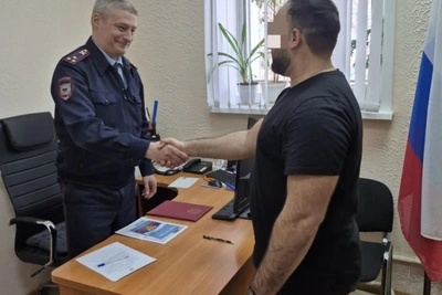 Участнику СВО из Марокко вручили паспорт гражданина России