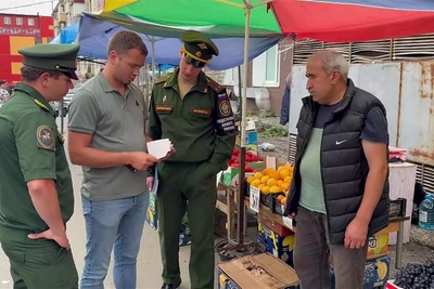 На Сахалине рейд по рынкам выявил уклониста от учёта