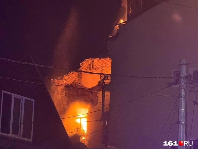 Дрон ударил после 23:00, сразу начался пожар | Источник: читатель 161.RU