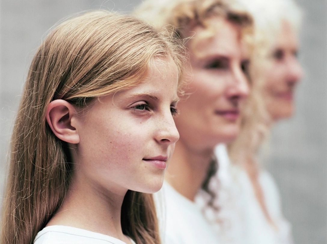 Судьба или самовнушение: существуют ли родовые проклятия (и как их преодолеть) | marieclaire.ru