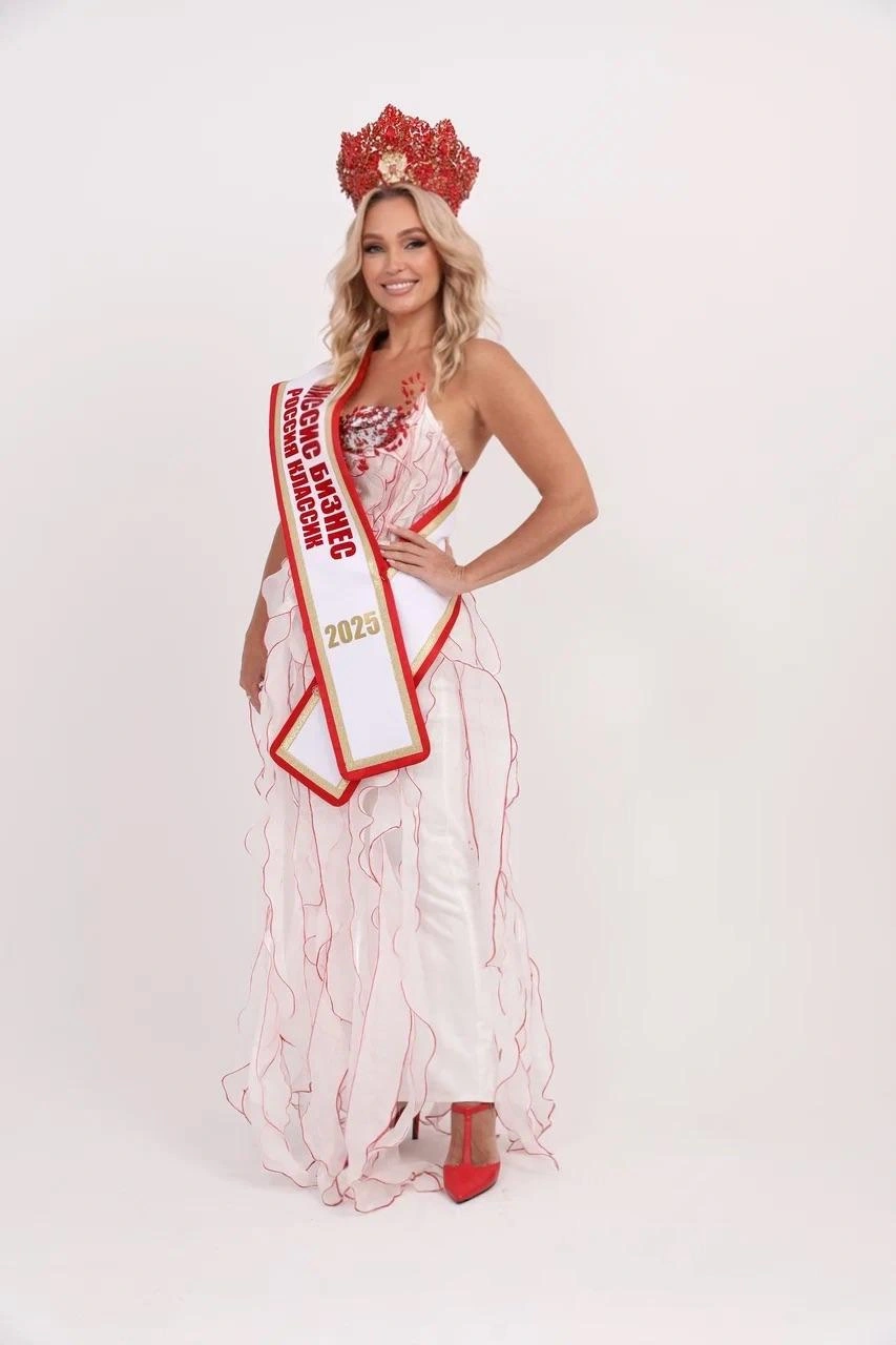 В короне российского конкурса «Мисс и Миссис Бизнес» | Источник: Татьяна Новак