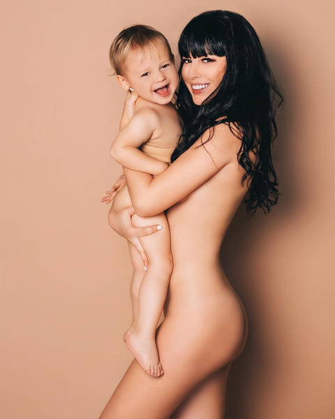 Нелли Ермолаеву затравили за голые фото с сыном