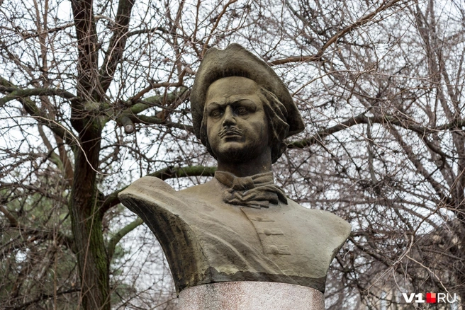 Внешний вид памятника оставлял желать много лучшего | Источник: Константин Завриков / V1.RU