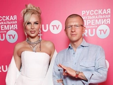 Тысяча алых роз и сумка Hermes за 5 миллионов: Ханна и Пашу отметили 10 лет со дня свадьбы
