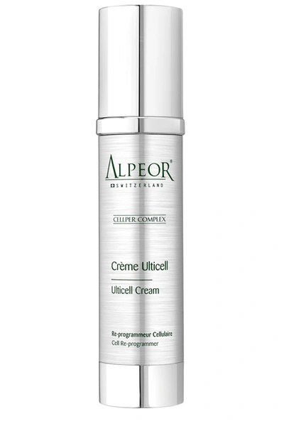 В состав крема Alpeor Ulticell Cream входят стволовые клетки сразу нескольких растений: буддлеи, эхинацеи и плодов яблони. Вместе они уменьшают видимость морщин, улучшают цвет лица, повышают упругость кожи и регенерируют ткани. | Источник: Николай Гулаков, Глеб Кордовский