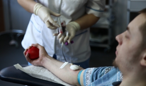 Петербургским донорам хотят платить по 1000 рублей за сдачу крови