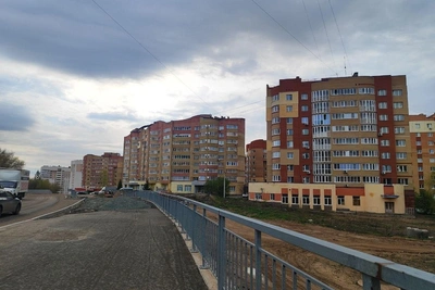 Улица Высотная в Уфе: дом-бастион и бетонная дорога