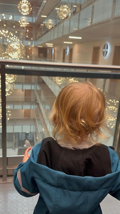 Когда дело касается мальчиков, предметом для споров может стать даже прическа | Источник: Ирина Дементьева