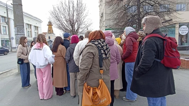 Останавливаемся у каждого столба — везде тайны истории города | Источник: Анна Сарапульцева / 45.RU
