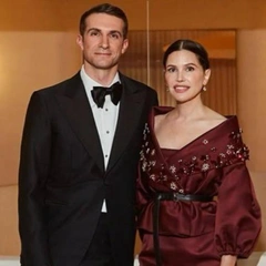 Даша Жукова впервые показала дочь от мужа-миллиардера Ставроса Ниархоса