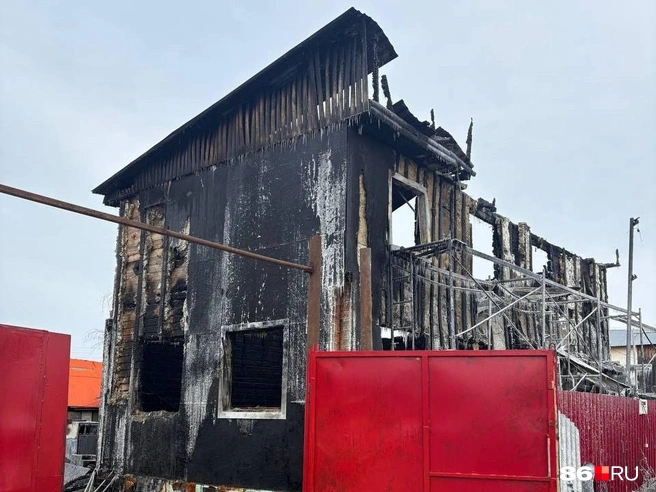 По 200 тысяч рублей получат выжившие члены многодетной семьи в пожаре СОТ «Прибрежный-1» | Источник: Анастасия Сидорова / 86.RU