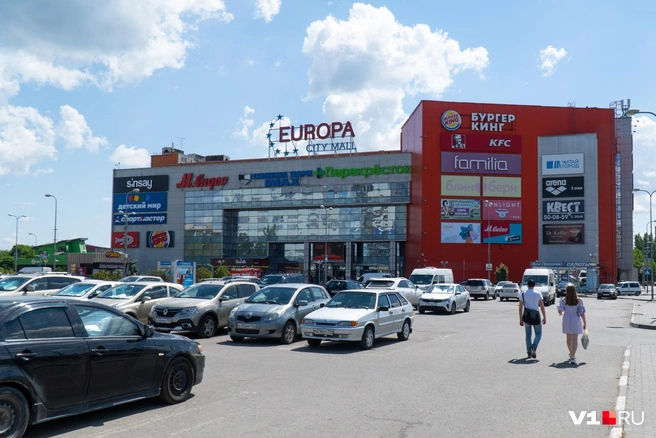 Очевидцы уверяют: драка произошла в ТЦ&nbsp;«Европа Сити Молл» | Источник: Алексей Волхонский / V1.RU