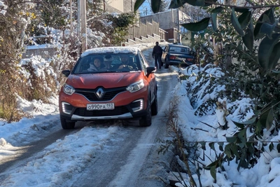 Власти Сочи справились с снегопадом при рекордном турпотоке
