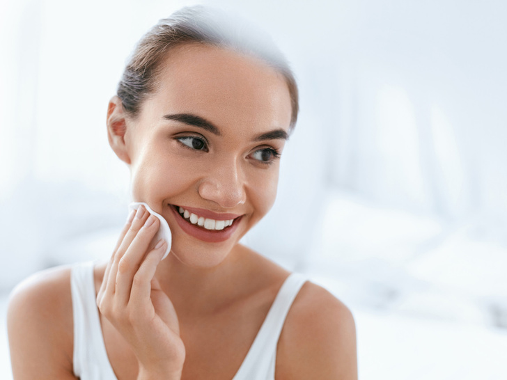 Как правильно снимать макияж: 4 совета для разных типов кожи
