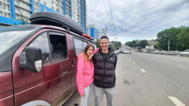 Семён и Альбина приехали в Иркутск из Кабардино-Балкарии. Они держат путь во Владивосток | Источник: Виктор Лучкин / «ИрСити»