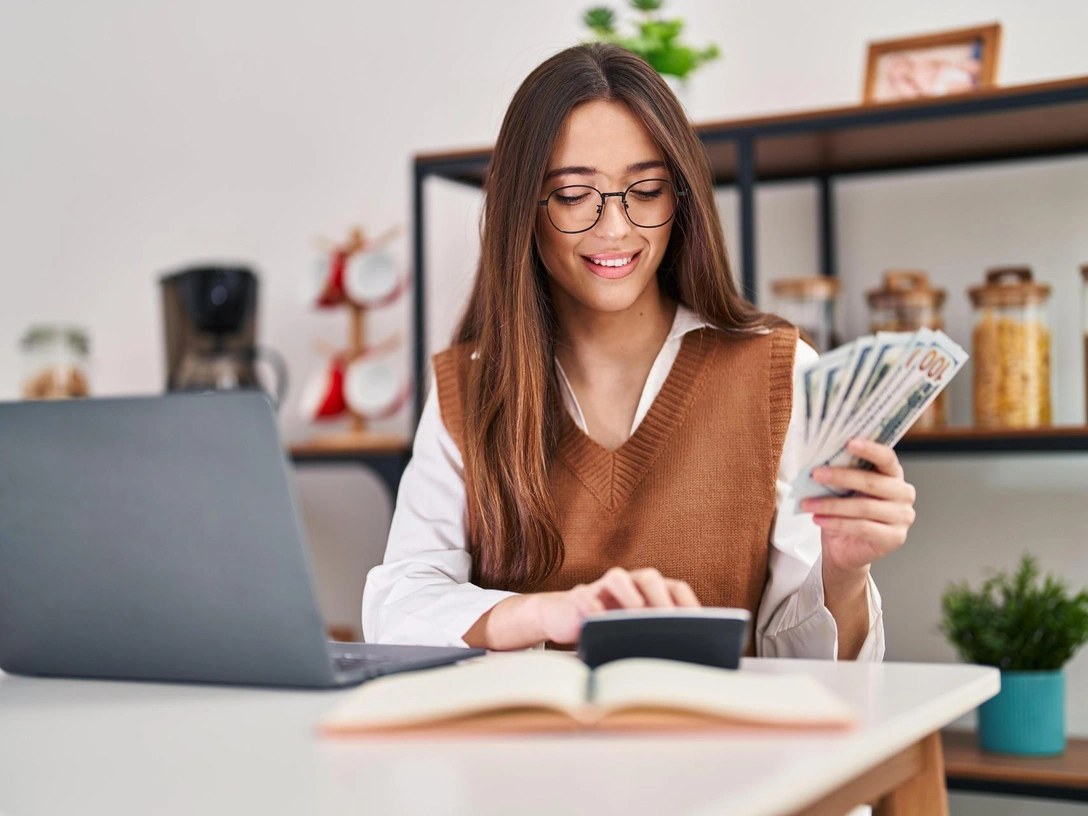 Денежный гороскоп на лето 2024: кому из знаков Зодиака удастся быстро разбогатеть? | marieclaire.ru