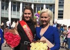 Поздравление от Иды Галич, торт в виде лебедя и казино. Дочери Василисы Володиной исполнилось 20