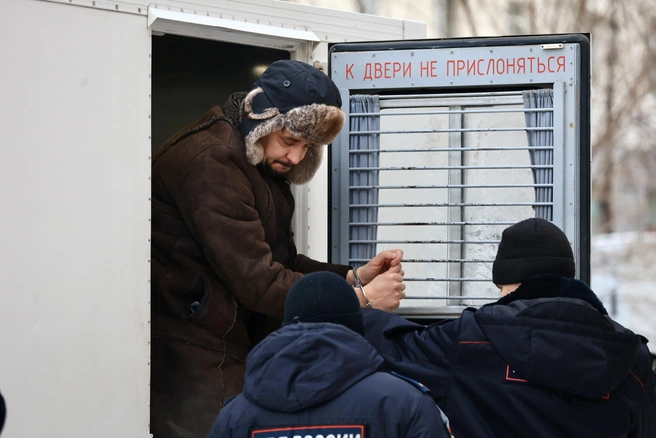 Шумакова задержали вскоре после передачи денег, но сначала отследили и зафиксировали цепочку | Источник: Михаил Шилкин