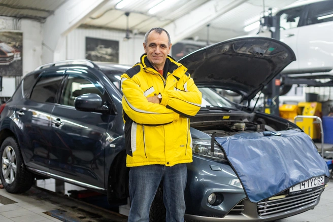 Автоэксперт, ведущий программы «Автосфера» Василий Залознов уверен, что стабильная и надежная работа любого автомобиля зависит от правильно подобранного топлива | Источник: Кирилл Башинский