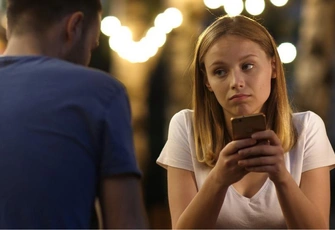 «Точно не буду связываться с разведенкой с прицепом»: как необдуманные слова могут обречь на одиночество