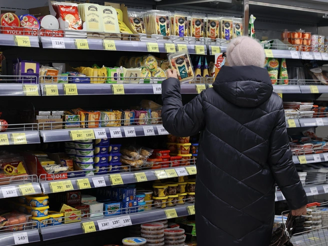 Сыр «Российский», в составе которого обнаружены запрещённые растительные жиры. | Источник: Дарья Пона / 74.RU