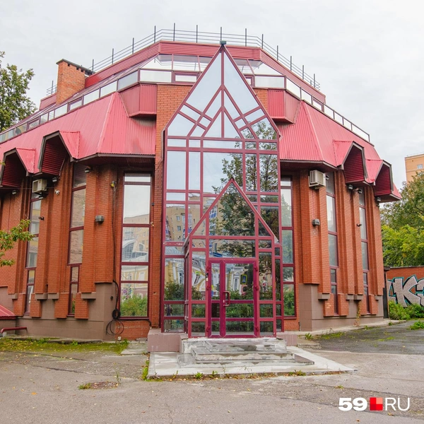 Это здание на Екатерининской, 31 тоже планируют изъять из частной собственности и снести | Источник: Тимофей Калмаков/ 59.RU 