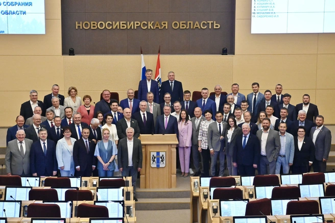 Глава региона отметил, что, несмотря на все вызовы, региону удалось обеспечить высокие темпы экономического развития | Источник: пресс-служба правительства Новосибирской области