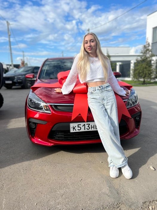 20-летняя Жанна осталась одна с маленькими сестренкой и братишкой и бабушкой-инвалидом | Источник: ВКонтакте