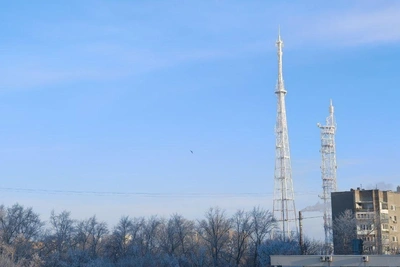 Телебашня в Самаре стала белоснежной из-за инея