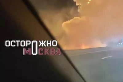 На северо-западе Москвы машина опрокинулась и загорелась