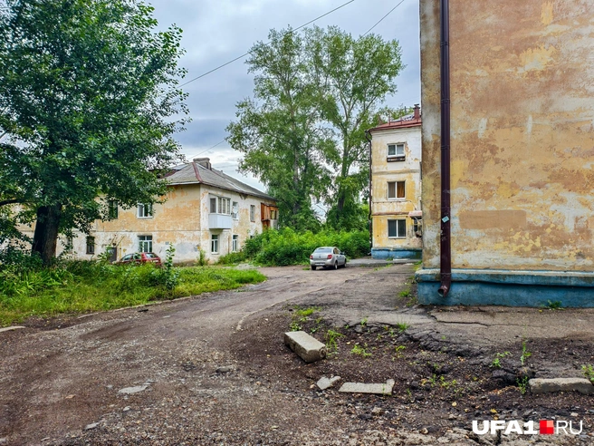 Знакомые бараки, таких много в разных частях города | Источник: Булат Салихов / UFA1.RU