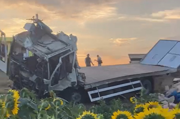 Появилось видео с места лобового столкновения пассажирского автобуса и фуры под Волгоградом