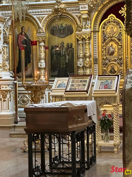 Отпевание режиссера проходит в храме Воскресения Словущего
