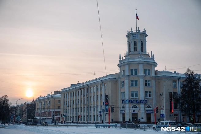 Так выглядит здание Главпочтамта в Кемерове, это самый центр | Источник: Максим Серков / NGS42.RU